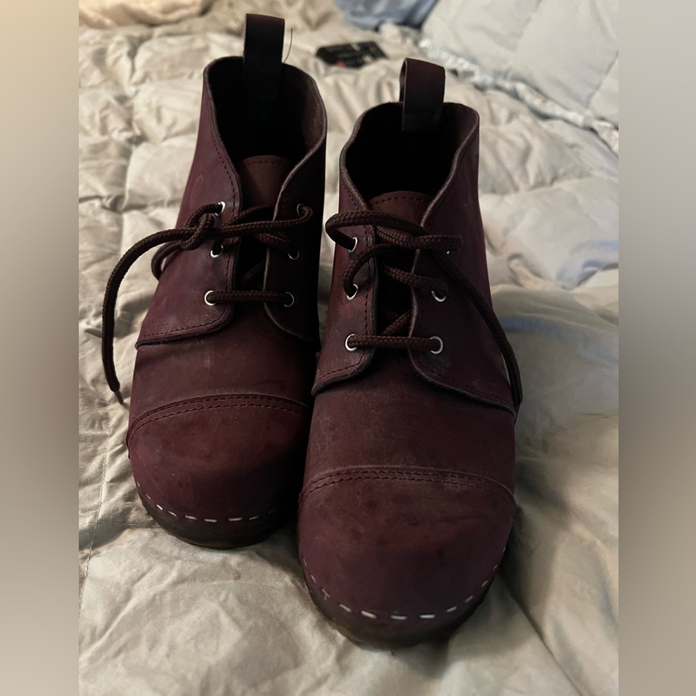 Never worn outside Sandgrens clogs